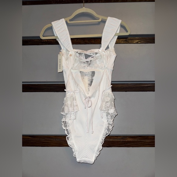 NWT For Love and Lemons Dahlia White Teddy Bodysuit Size XS - Picture 3 of 3